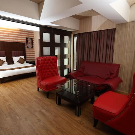 Quaint Suites Hotel & Banquet 뭄바이 외부 사진