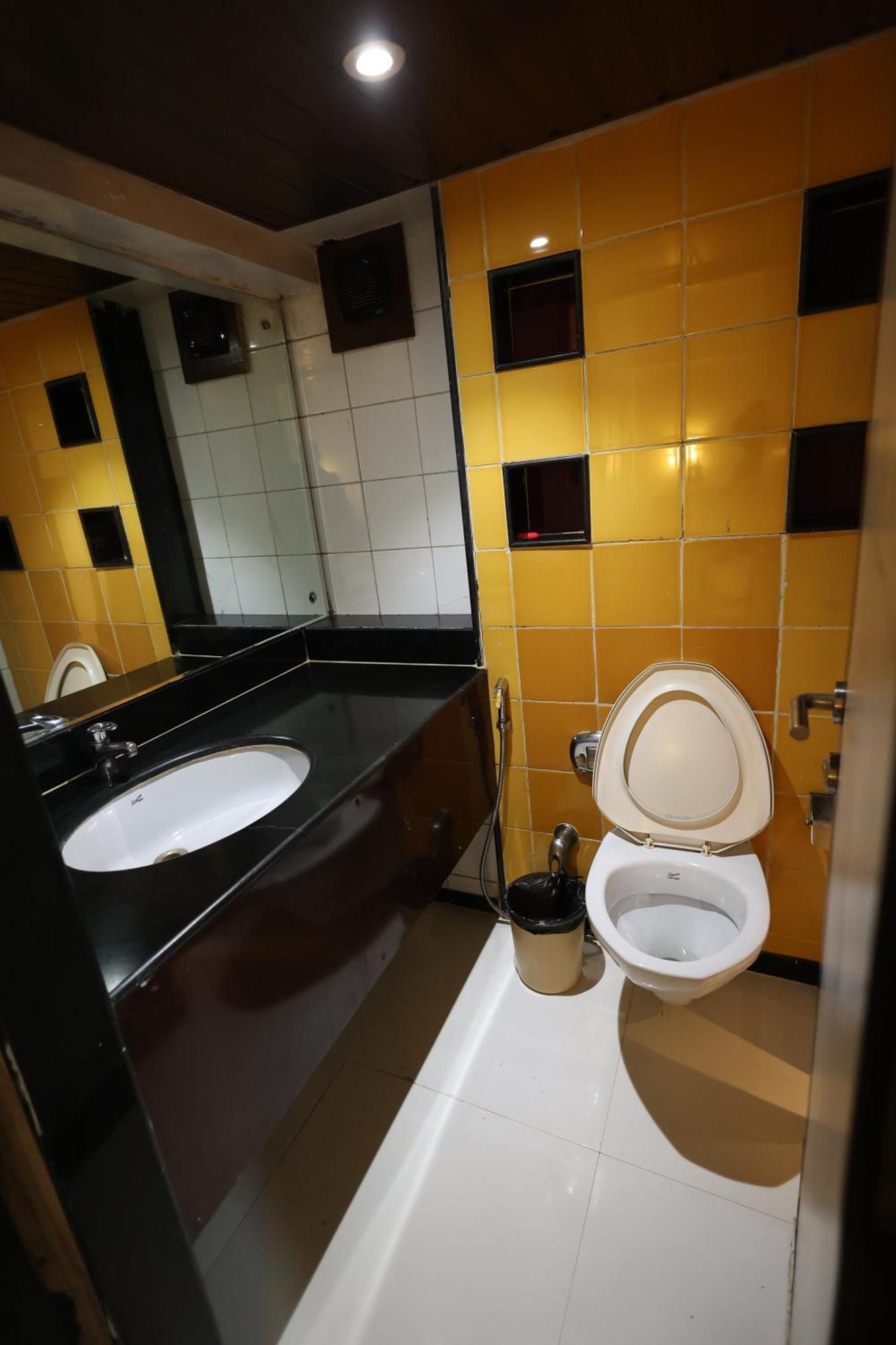 Quaint Suites Hotel & Banquet 뭄바이 외부 사진