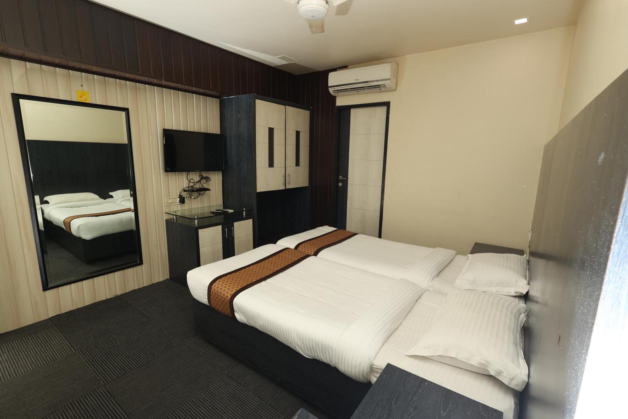 Quaint Suites Hotel & Banquet 뭄바이 외부 사진