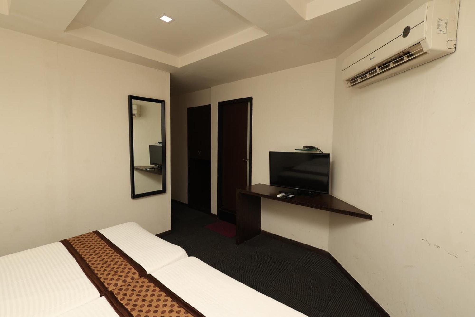Quaint Suites Hotel & Banquet 뭄바이 외부 사진