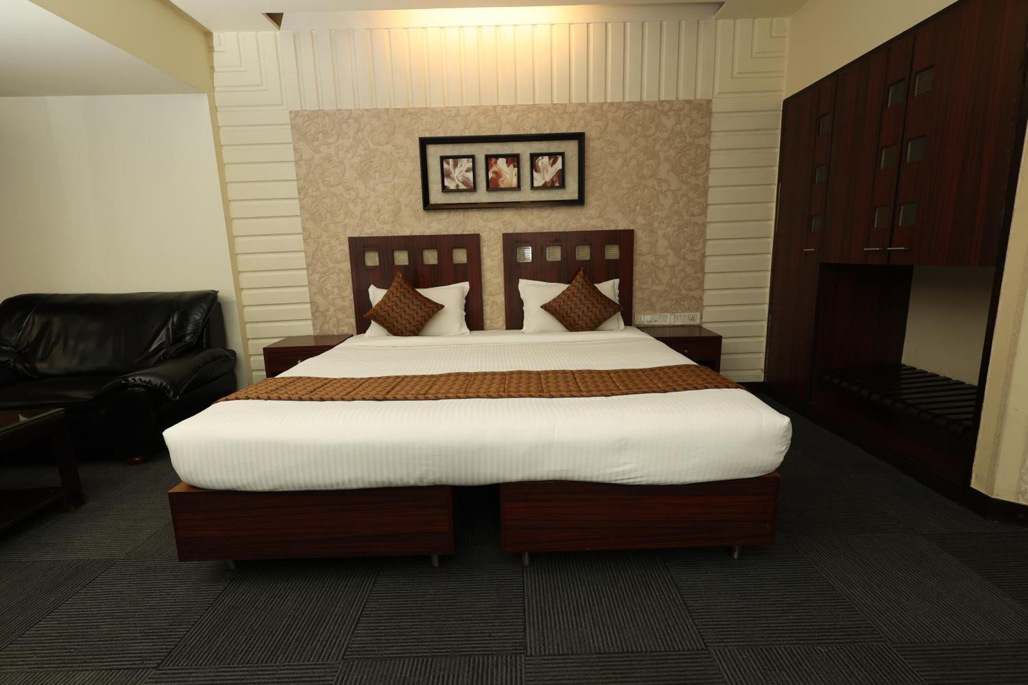 Quaint Suites Hotel & Banquet 뭄바이 외부 사진