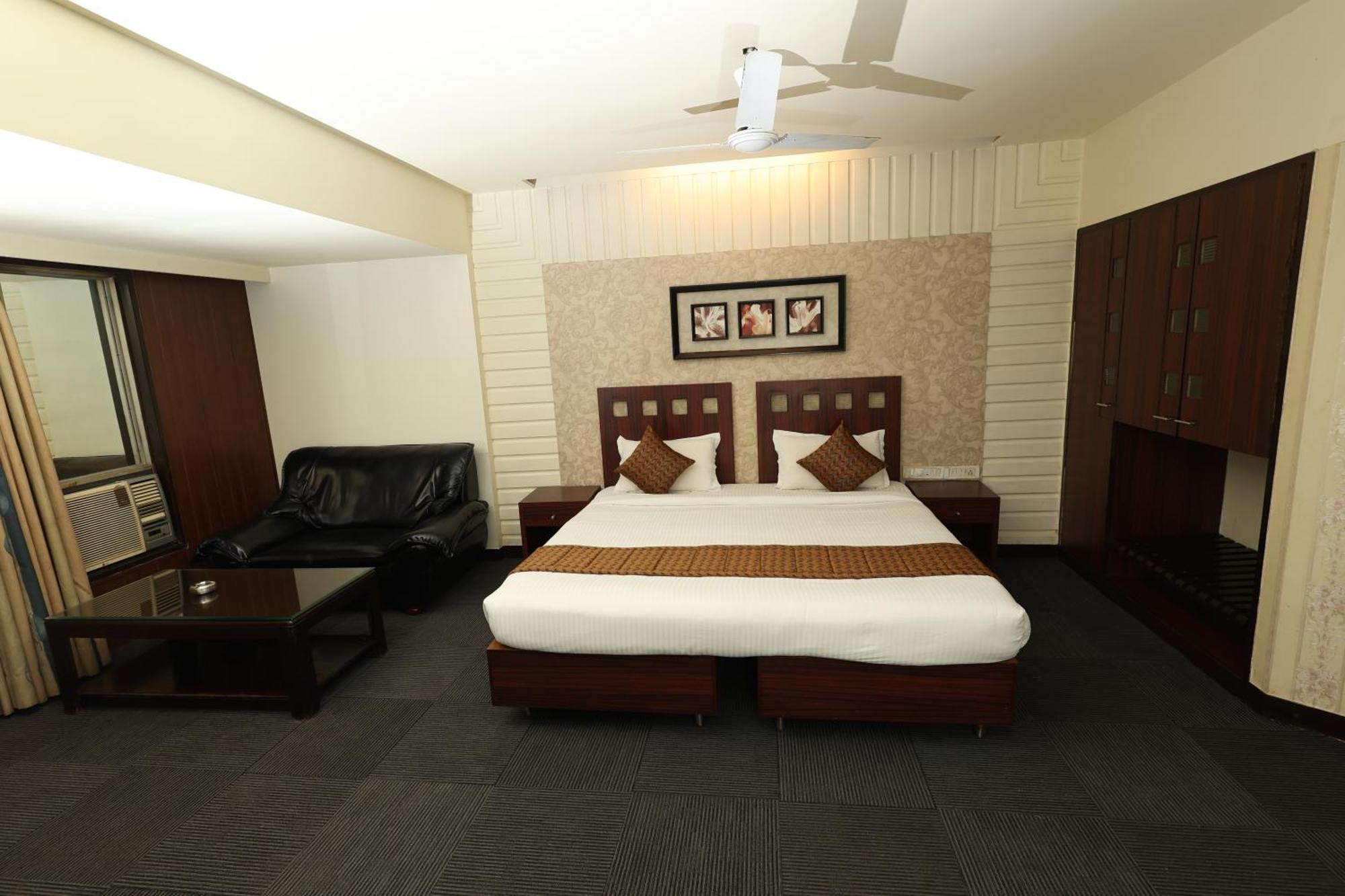 Quaint Suites Hotel & Banquet 뭄바이 외부 사진