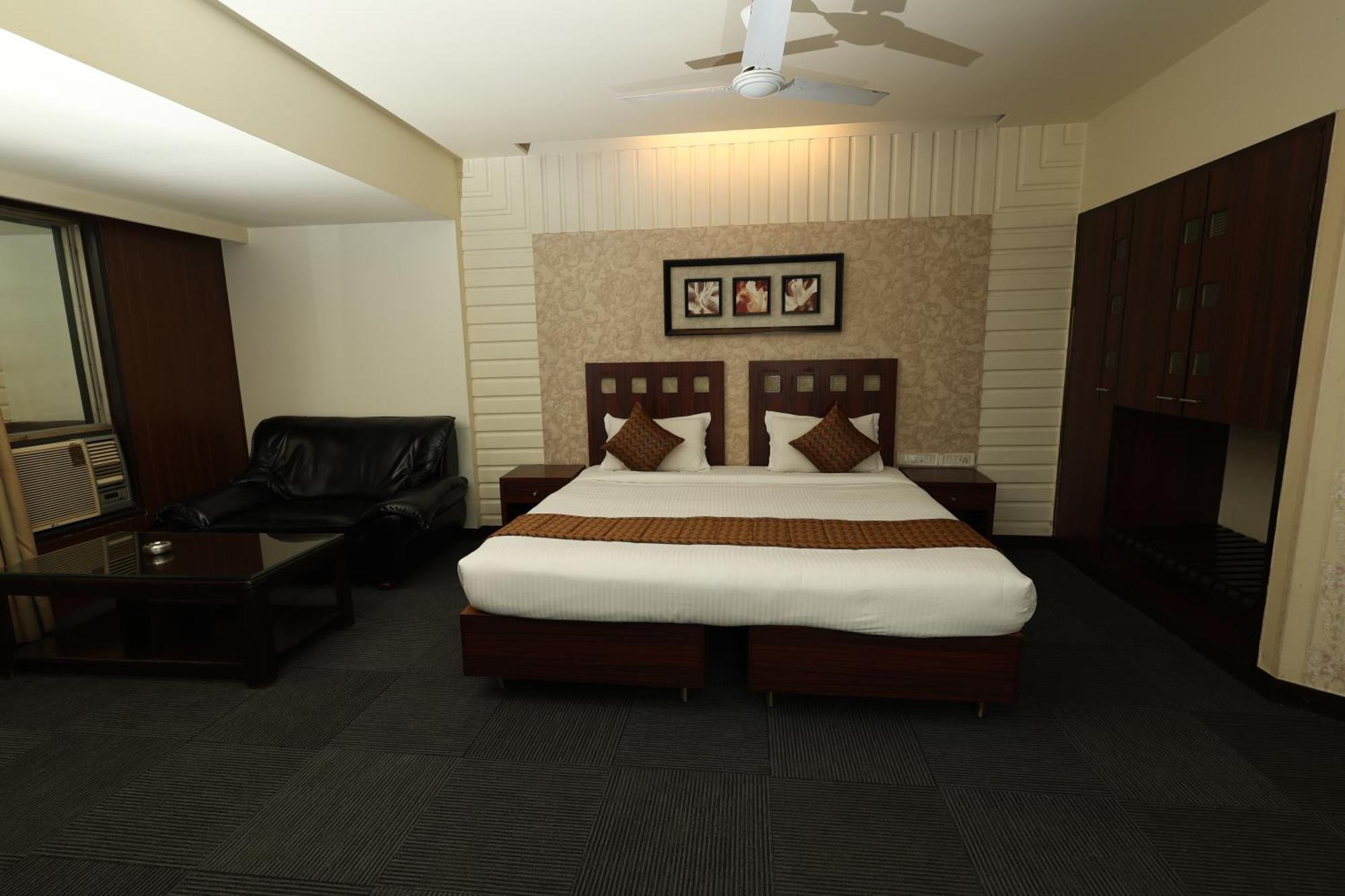 Quaint Suites Hotel & Banquet 뭄바이 외부 사진