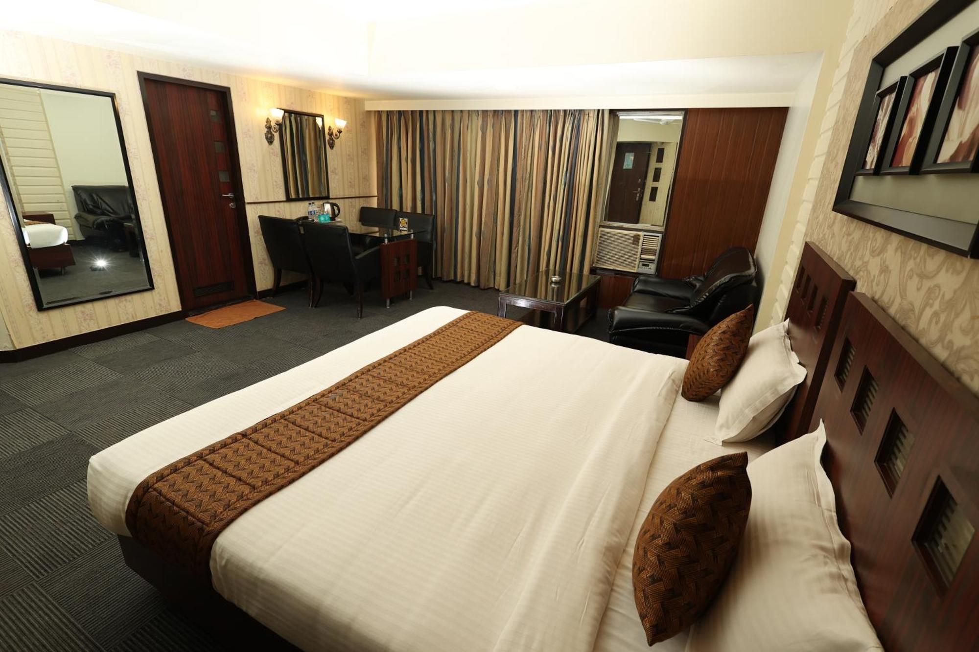 Quaint Suites Hotel & Banquet 뭄바이 외부 사진