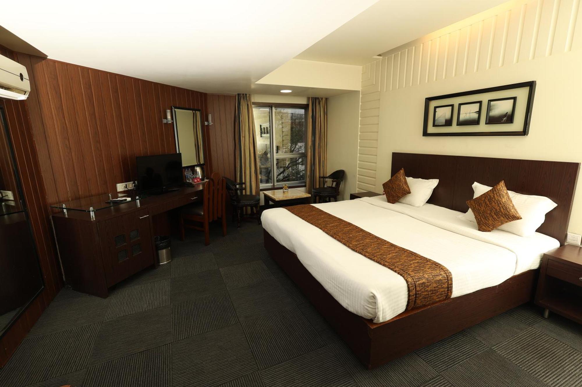 Quaint Suites Hotel & Banquet 뭄바이 외부 사진
