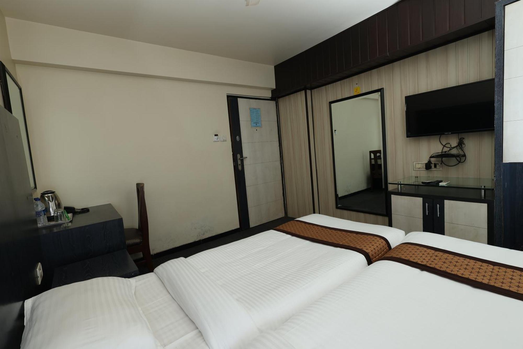 Quaint Suites Hotel & Banquet 뭄바이 외부 사진