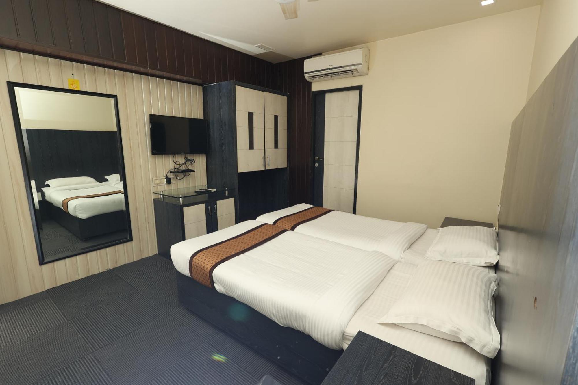 Quaint Suites Hotel & Banquet 뭄바이 외부 사진