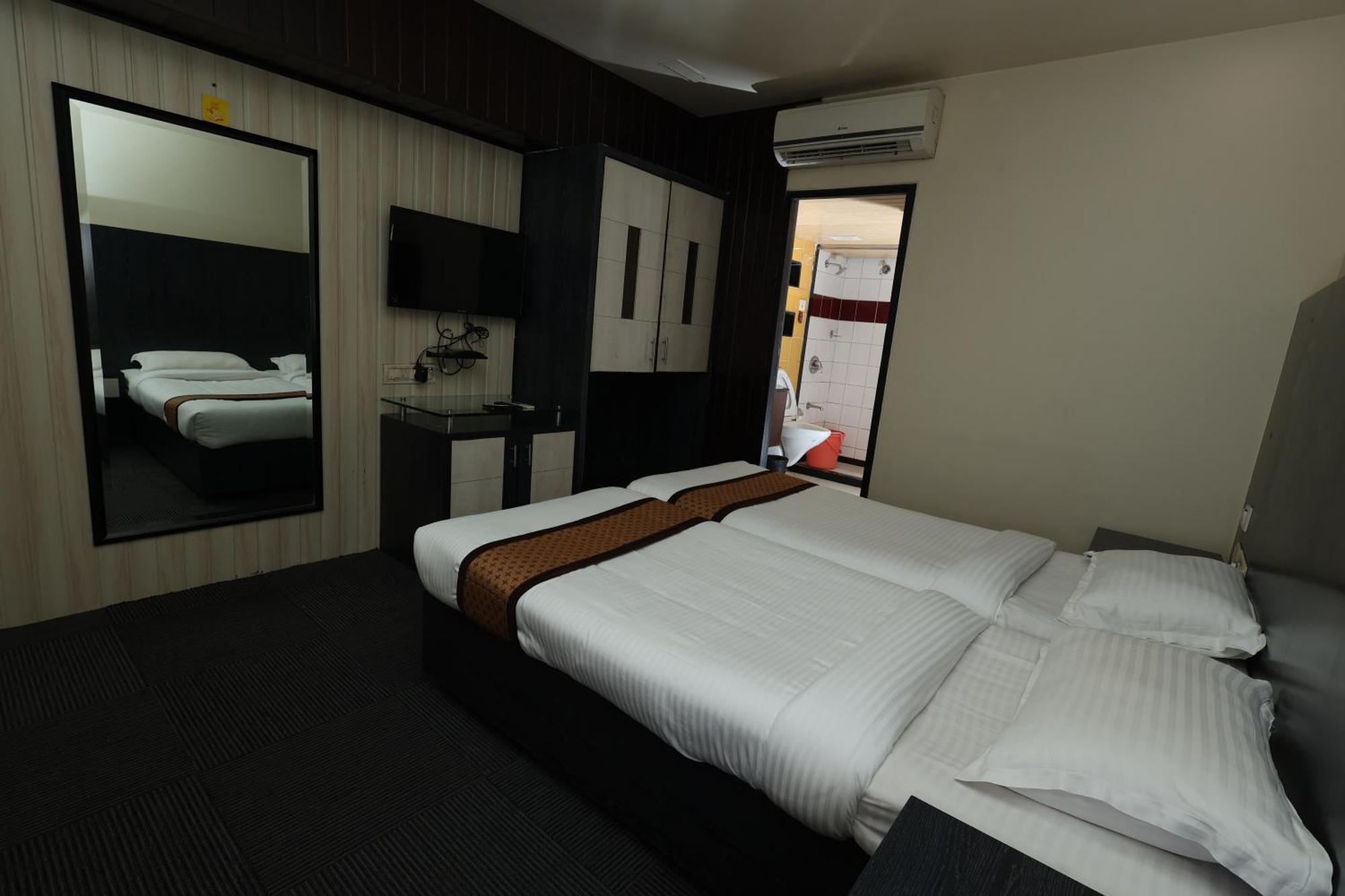 Quaint Suites Hotel & Banquet 뭄바이 외부 사진