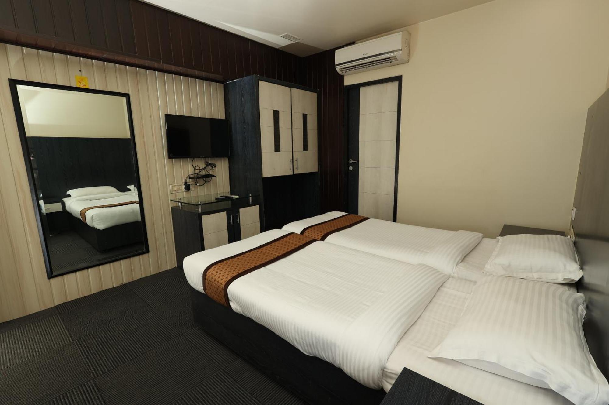 Quaint Suites Hotel & Banquet 뭄바이 외부 사진