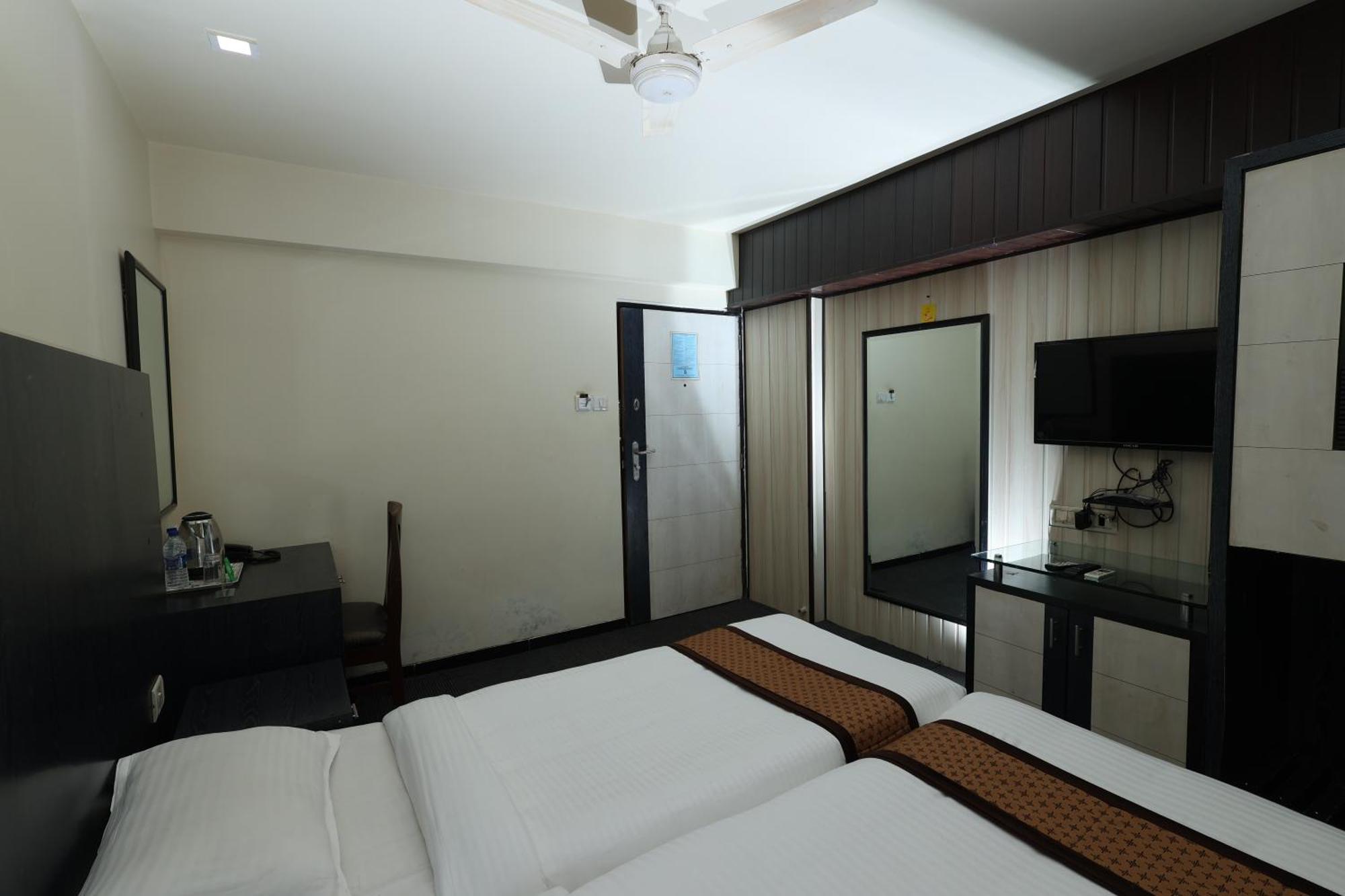 Quaint Suites Hotel & Banquet 뭄바이 외부 사진