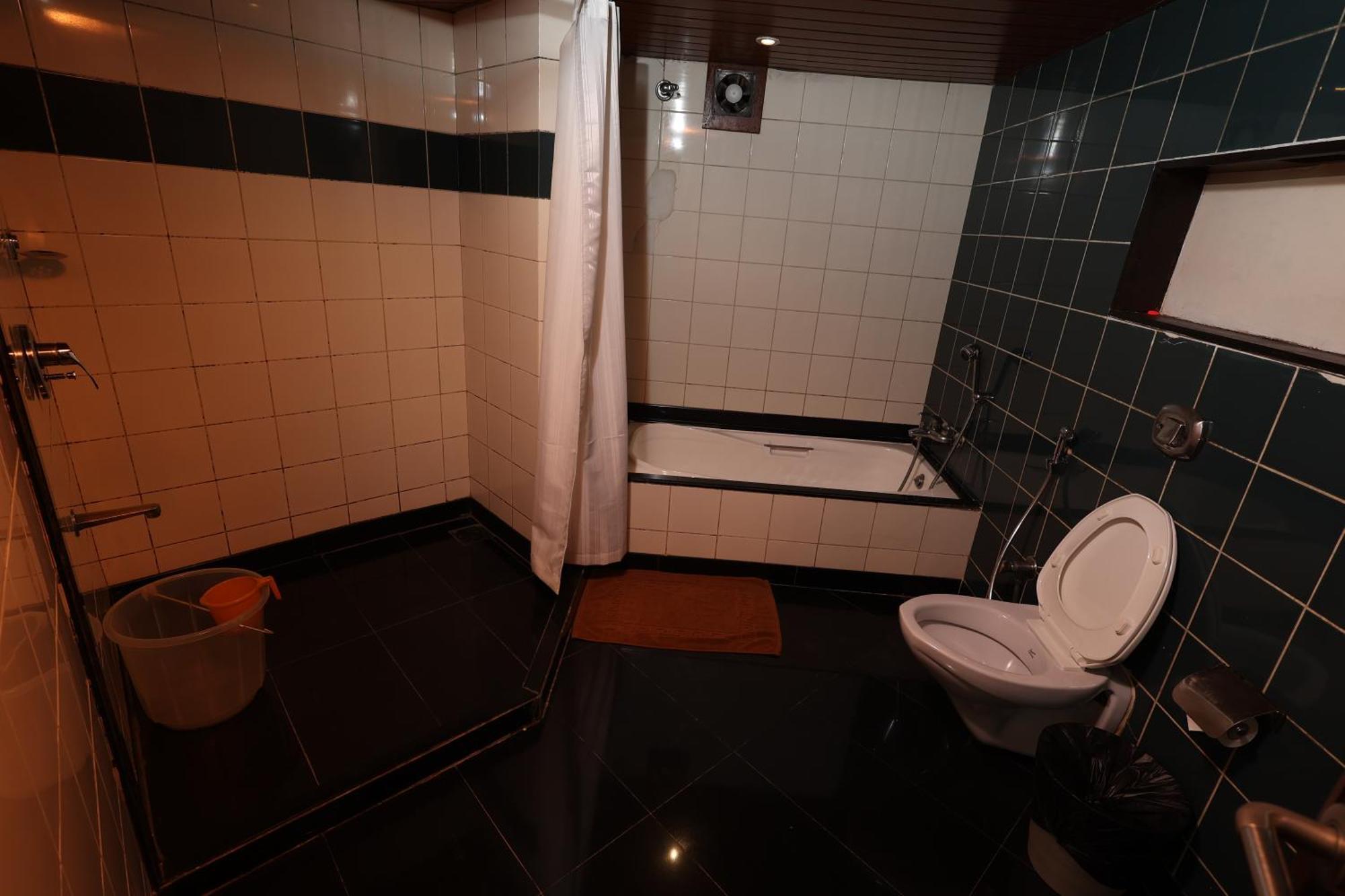 Quaint Suites Hotel & Banquet 뭄바이 외부 사진