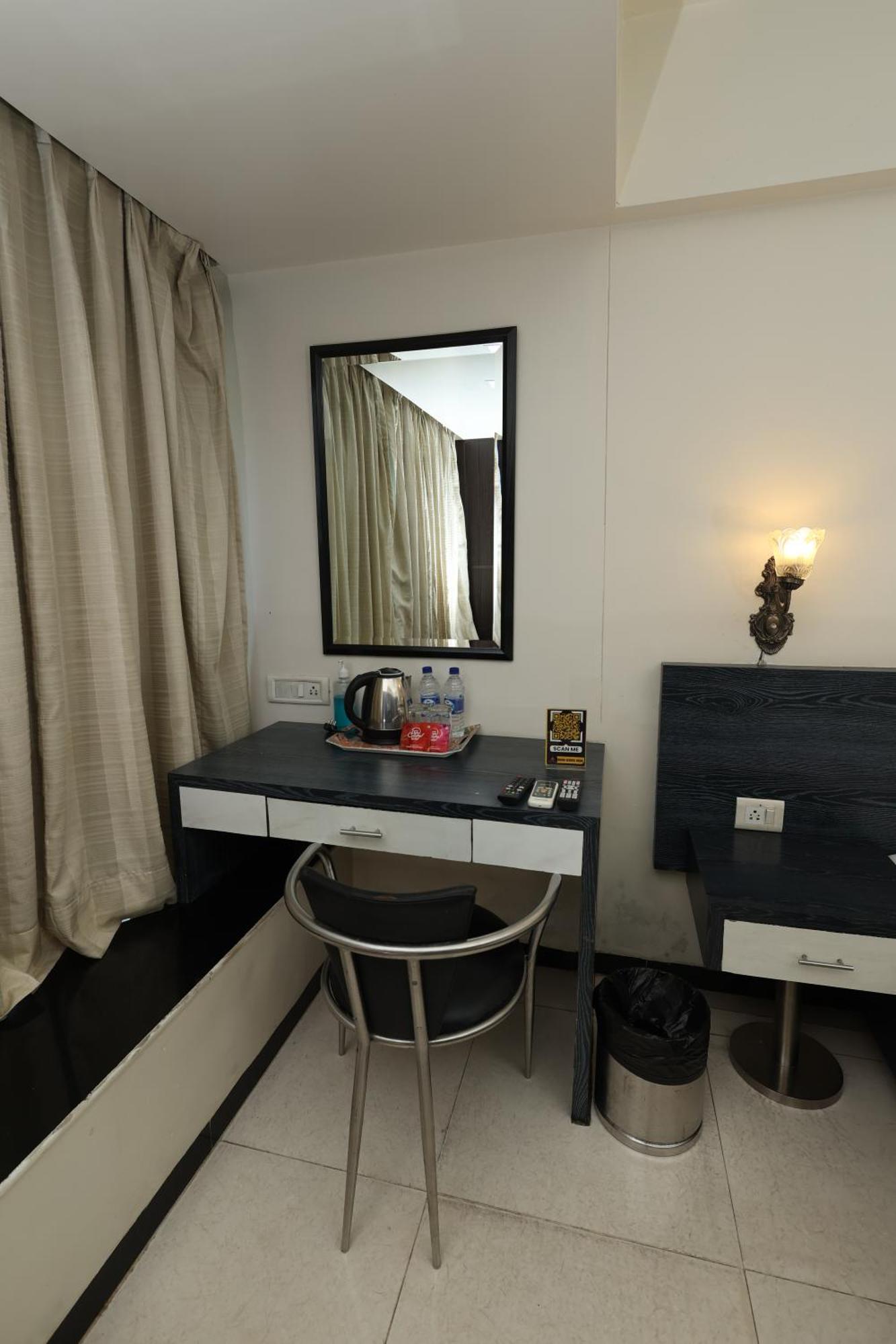 Quaint Suites Hotel & Banquet 뭄바이 외부 사진