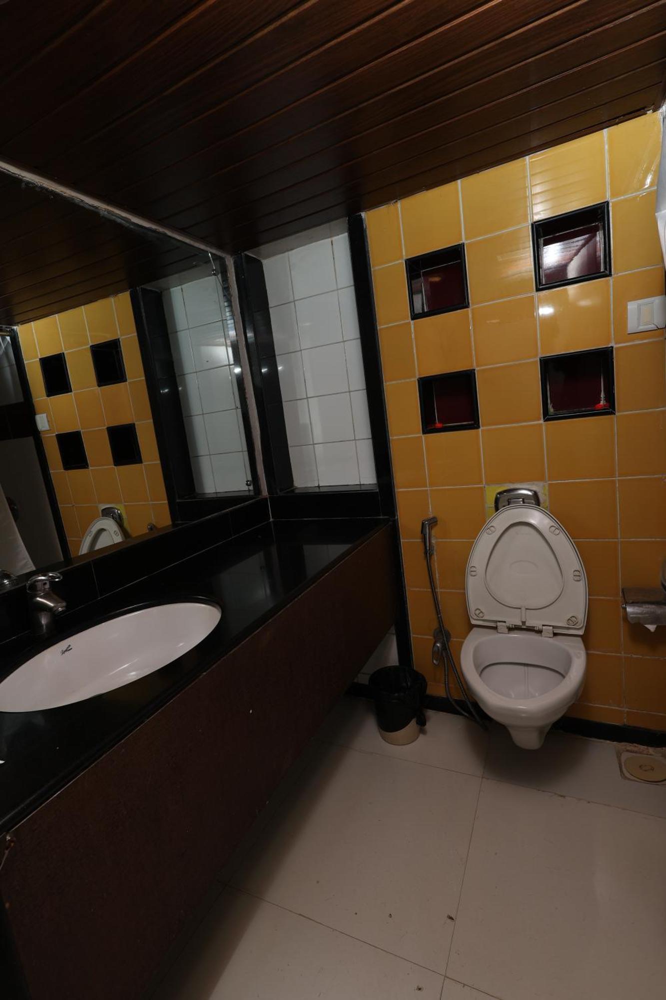 Quaint Suites Hotel & Banquet 뭄바이 외부 사진