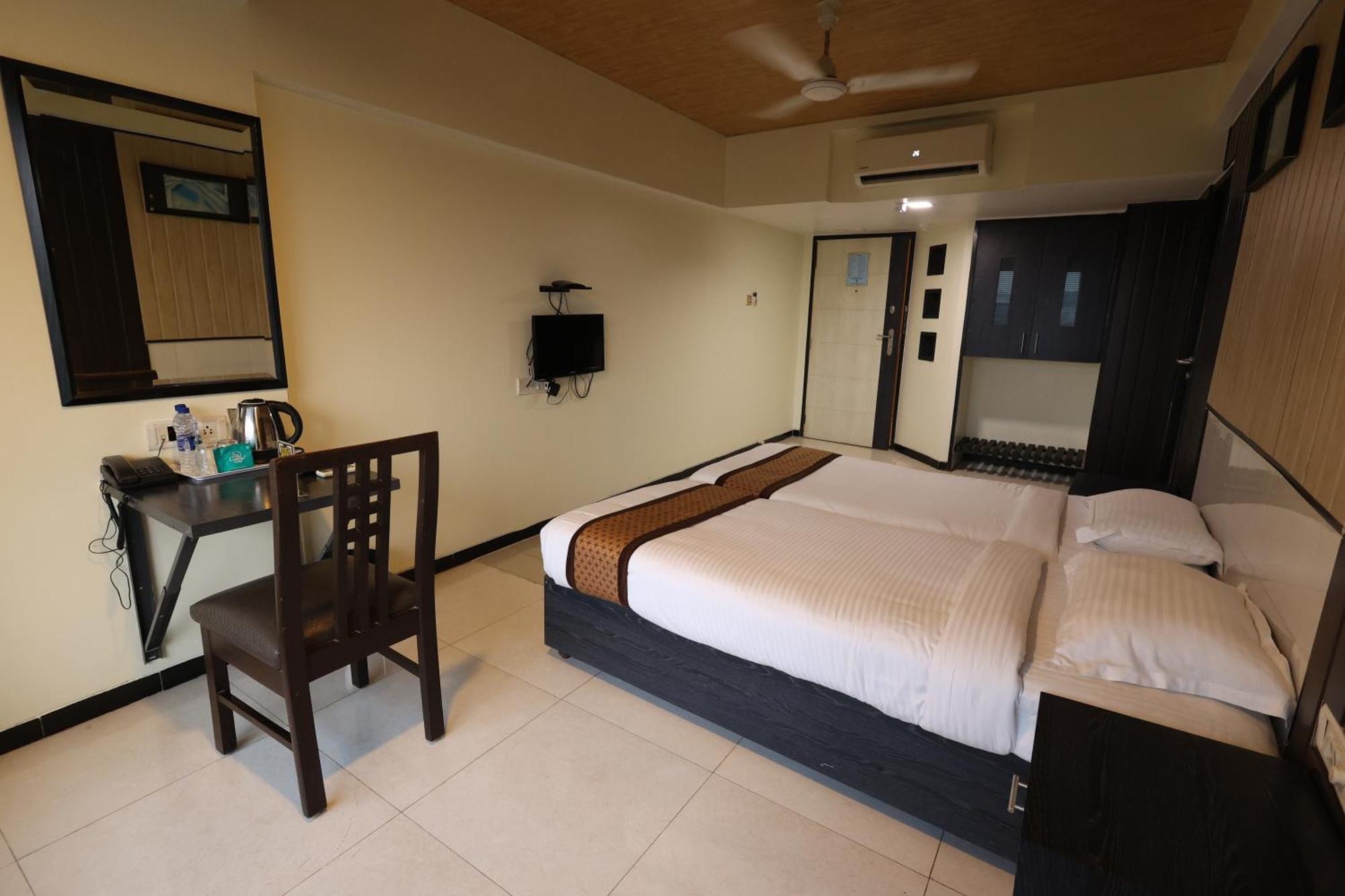 Quaint Suites Hotel & Banquet 뭄바이 외부 사진