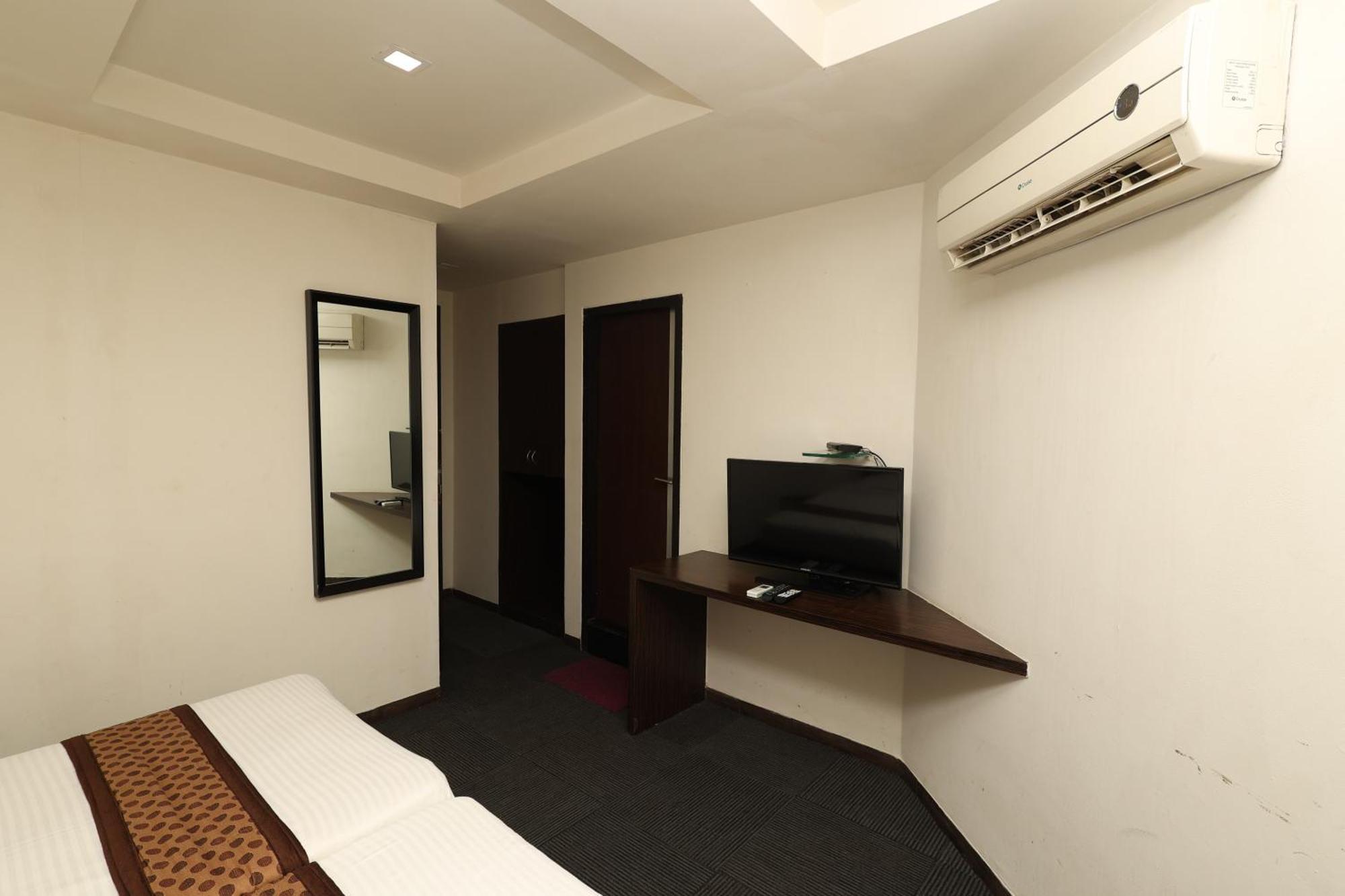 Quaint Suites Hotel & Banquet 뭄바이 외부 사진