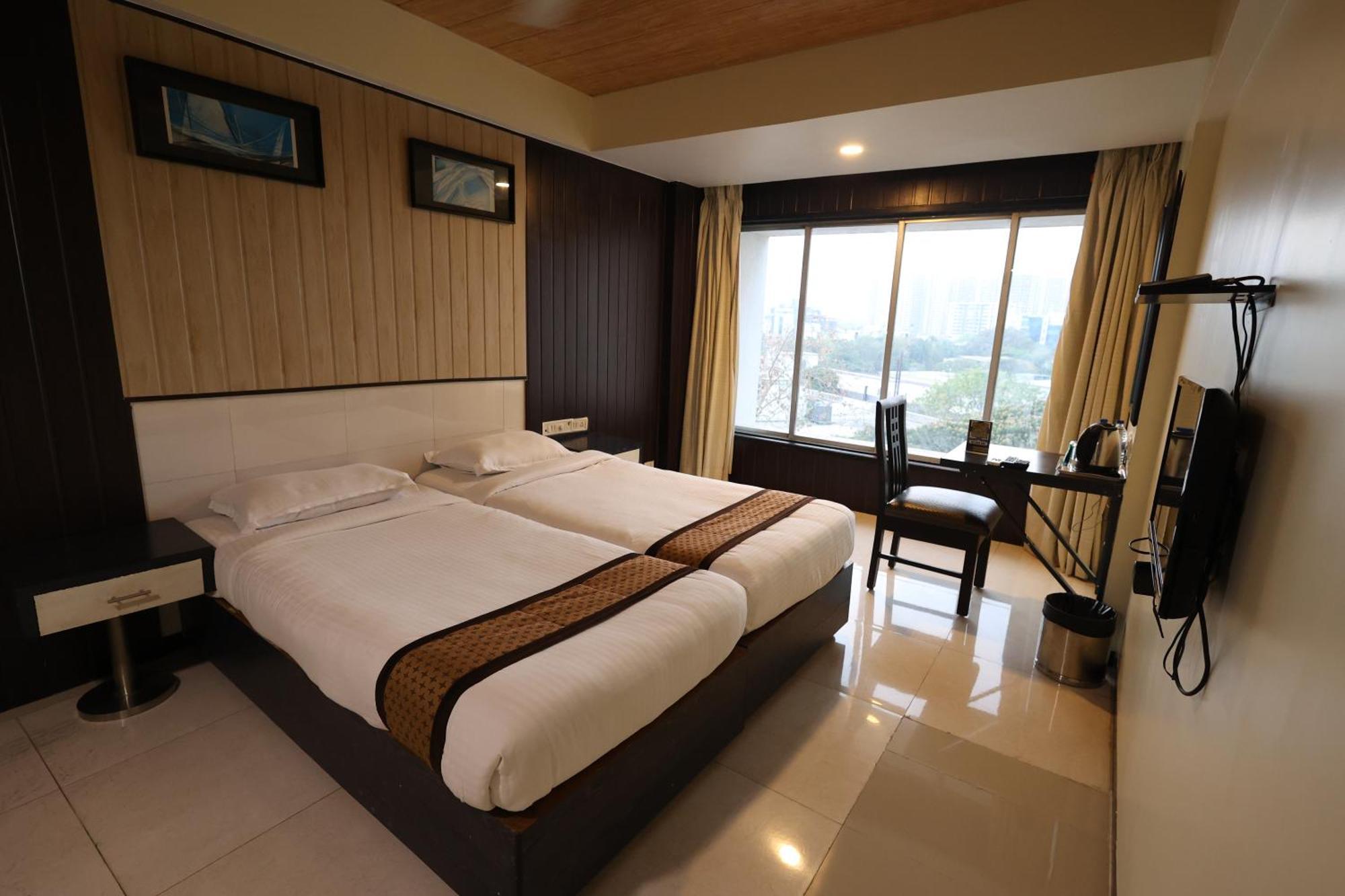 Quaint Suites Hotel & Banquet 뭄바이 외부 사진