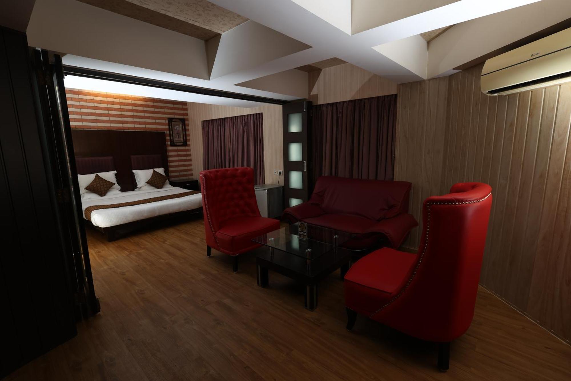 Quaint Suites Hotel & Banquet 뭄바이 외부 사진