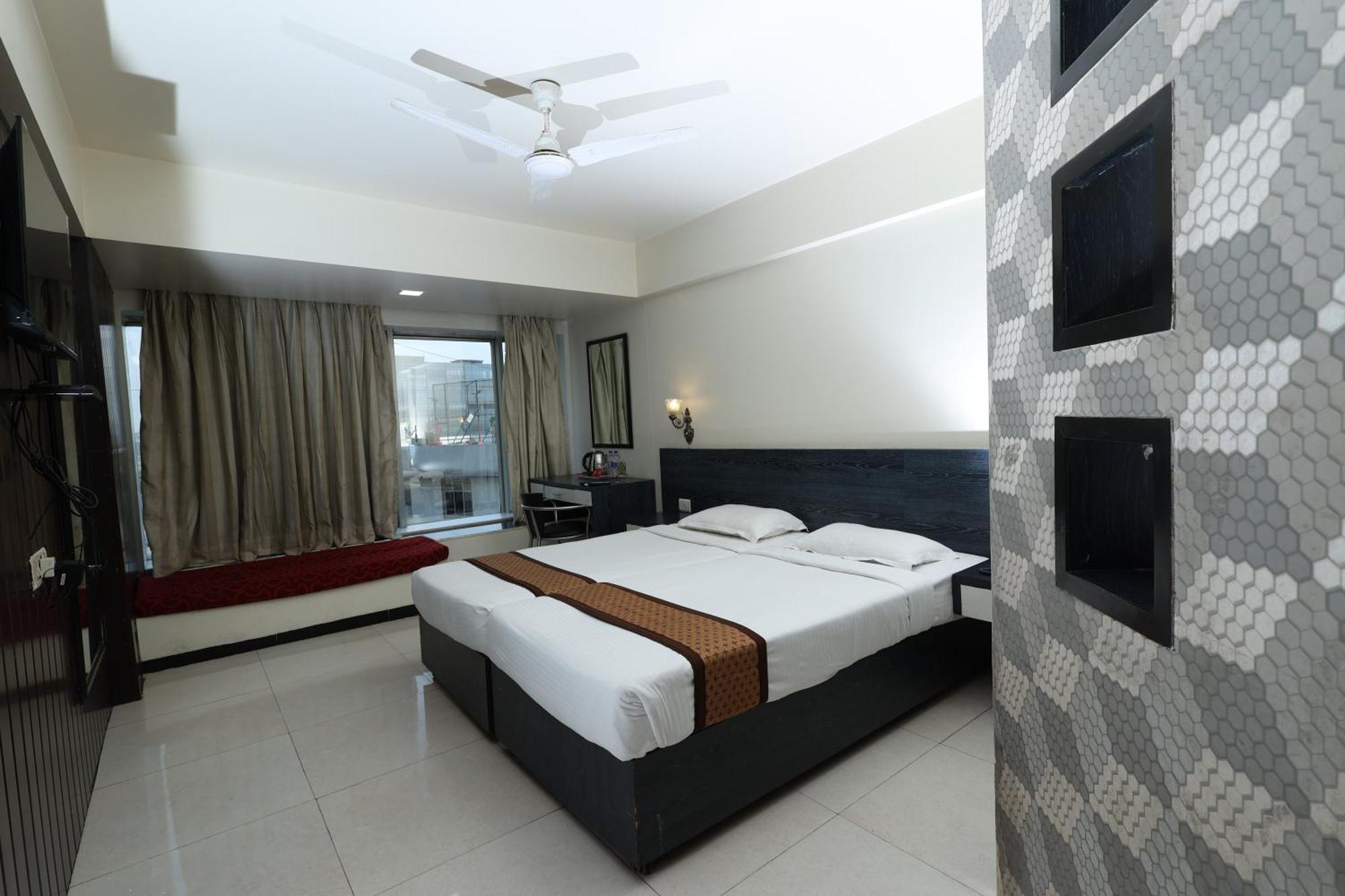 Quaint Suites Hotel & Banquet 뭄바이 외부 사진