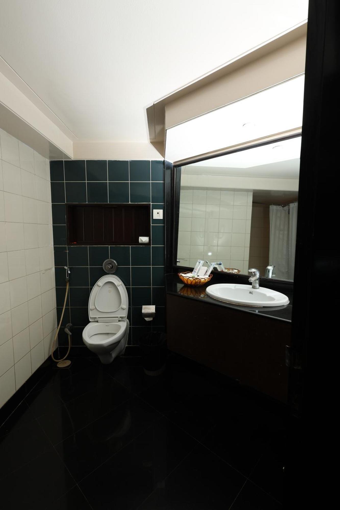 Quaint Suites Hotel & Banquet 뭄바이 외부 사진