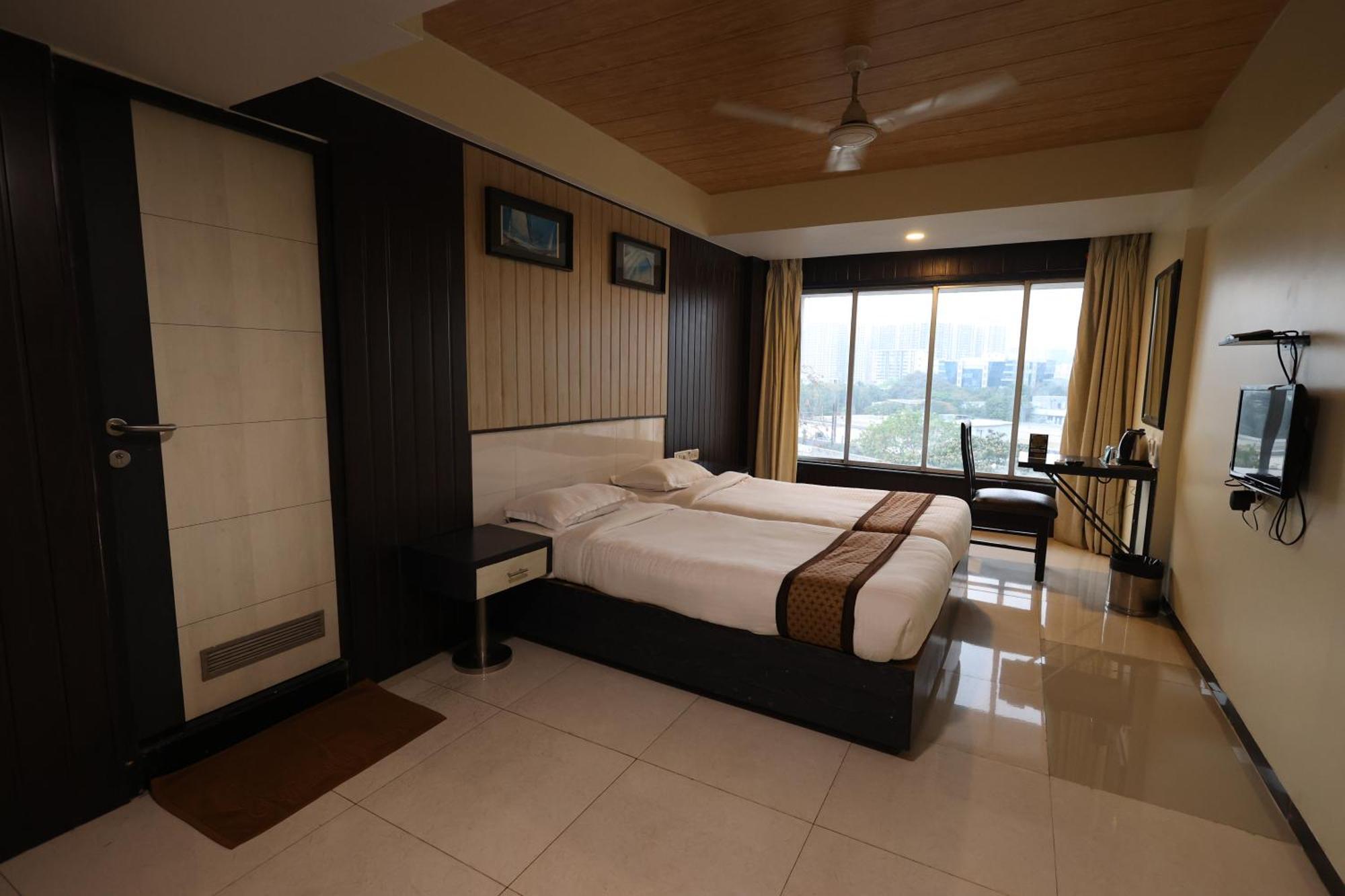 Quaint Suites Hotel & Banquet 뭄바이 외부 사진